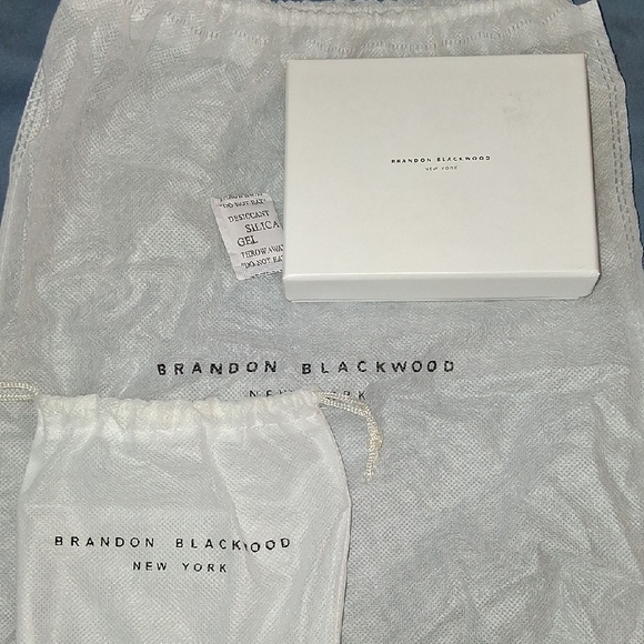 Brandon Blackwood Black Card Holder with Gold Trim - Picture 6 of 9